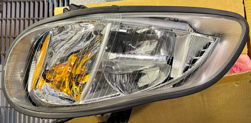 888-5204 FREIGHTLINER HEADLAMP ASSEMBLY LEFT SIDE